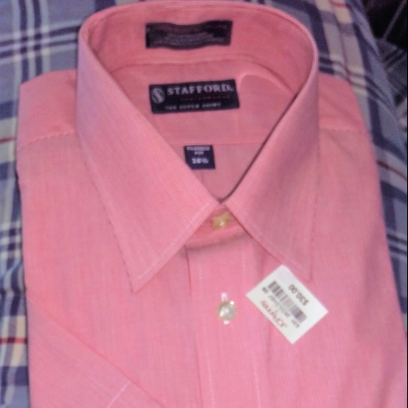 NWT Stafford Red w/white Stripes Size 16.5"
